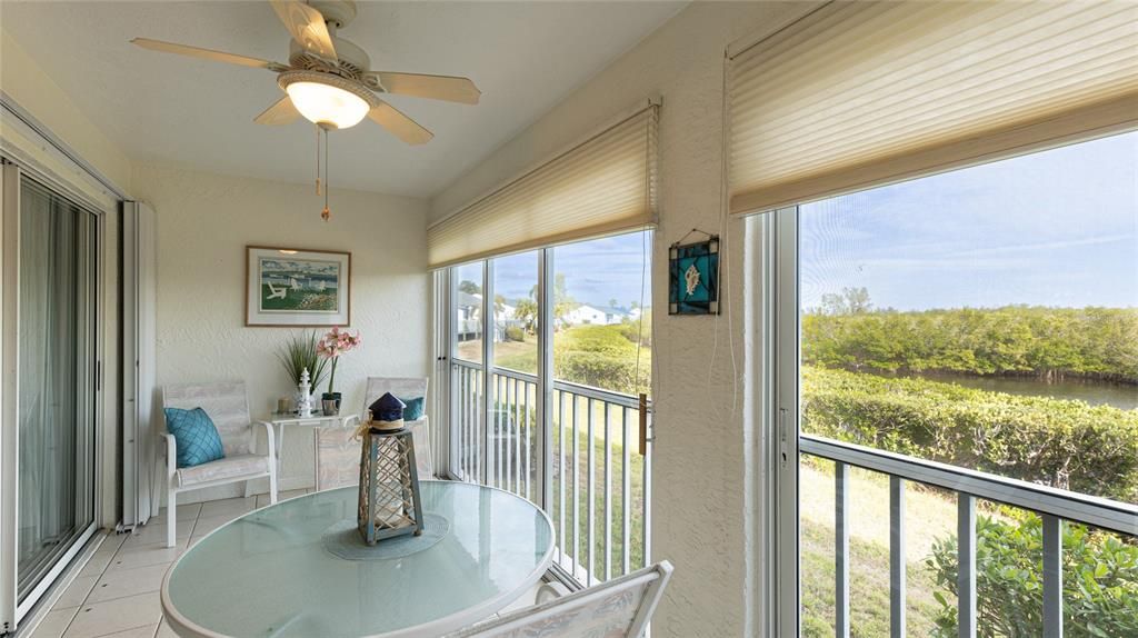 For Sale: $325,000 (2 beds, 2 baths, 1334 Square Feet)