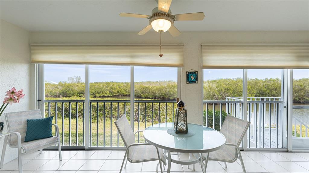 For Sale: $325,000 (2 beds, 2 baths, 1334 Square Feet)