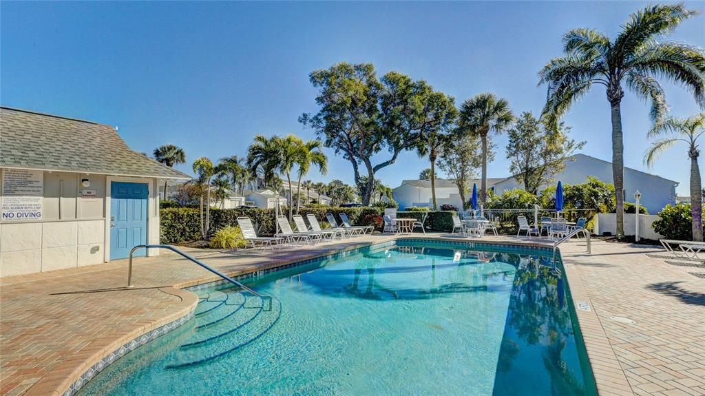 For Sale: $325,000 (2 beds, 2 baths, 1334 Square Feet)