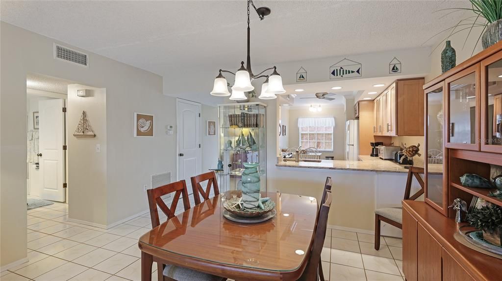 For Sale: $325,000 (2 beds, 2 baths, 1334 Square Feet)