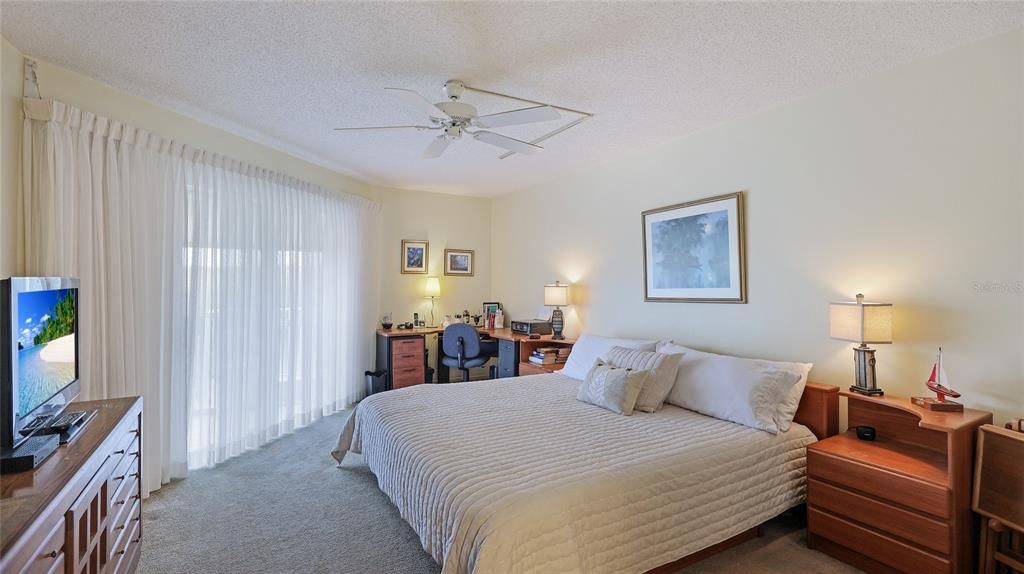 For Sale: $325,000 (2 beds, 2 baths, 1334 Square Feet)
