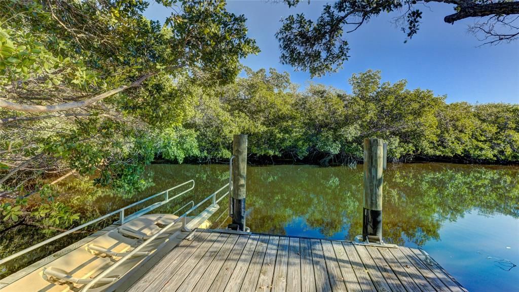For Sale: $325,000 (2 beds, 2 baths, 1334 Square Feet)