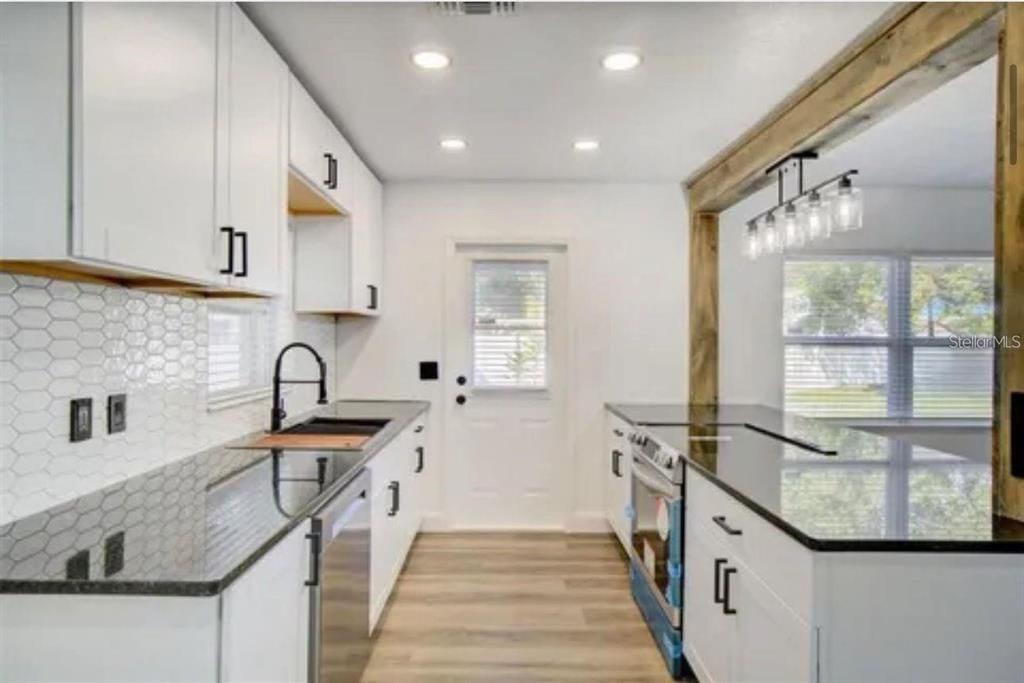 For Rent: $3,000 (3 beds, 2 baths, 1374 Square Feet)