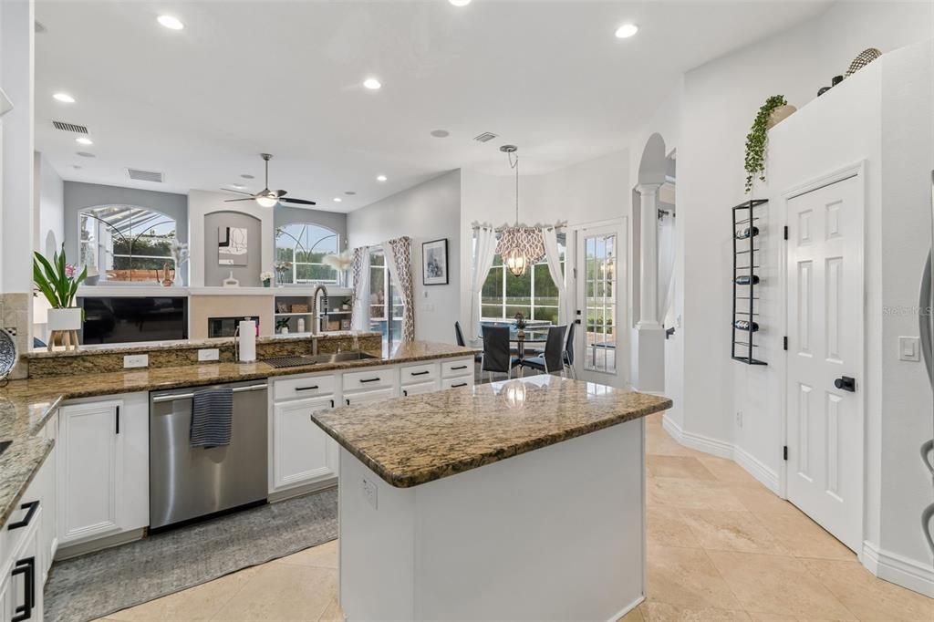 En Venta: $1,095,000 (5 camas, 4 baños, 3514 Pies cuadrados)