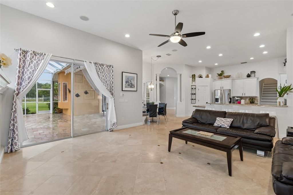 En Venta: $1,095,000 (5 camas, 4 baños, 3514 Pies cuadrados)