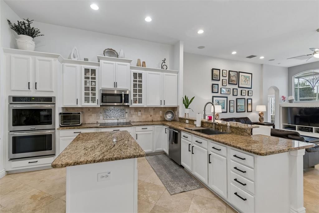 En Venta: $1,095,000 (5 camas, 4 baños, 3514 Pies cuadrados)