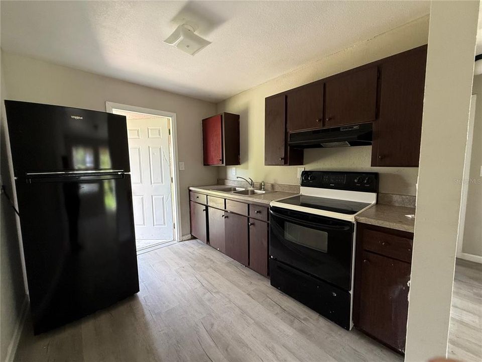 For Rent: $900 (2 beds, 1 baths, 588 Square Feet)