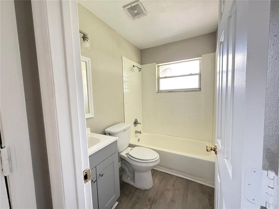 For Rent: $900 (2 beds, 1 baths, 588 Square Feet)