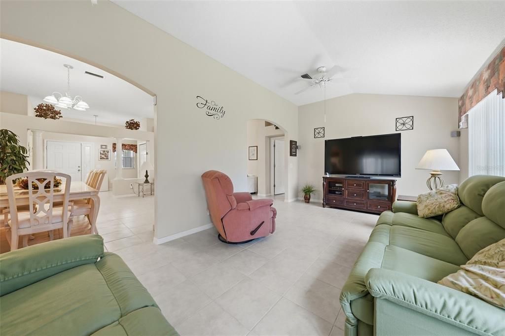 For Sale: $299,000 (2 beds, 2 baths, 1530 Square Feet)