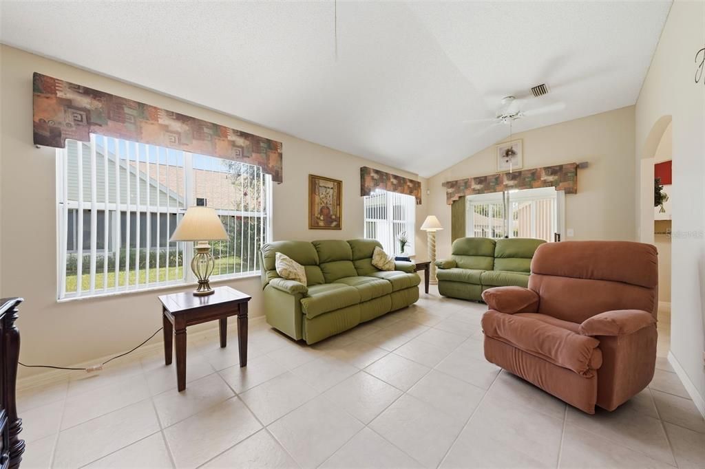For Sale: $299,000 (2 beds, 2 baths, 1530 Square Feet)