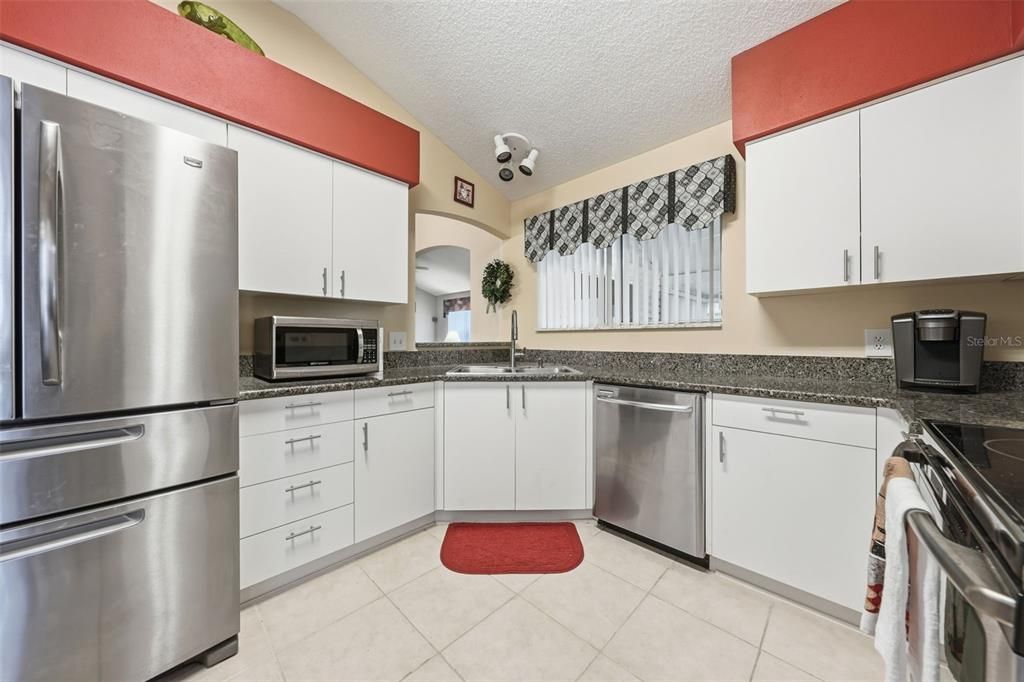 For Sale: $299,000 (2 beds, 2 baths, 1530 Square Feet)