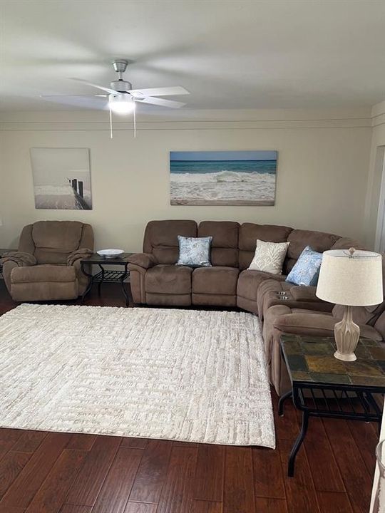 Activo con contrato: $325,000 (3 camas, 2 baños, 1730 Pies cuadrados)