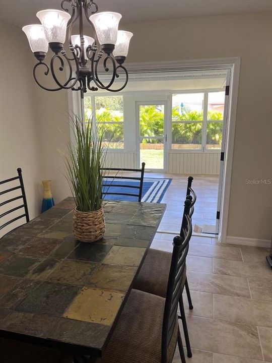 Activo con contrato: $325,000 (3 camas, 2 baños, 1730 Pies cuadrados)