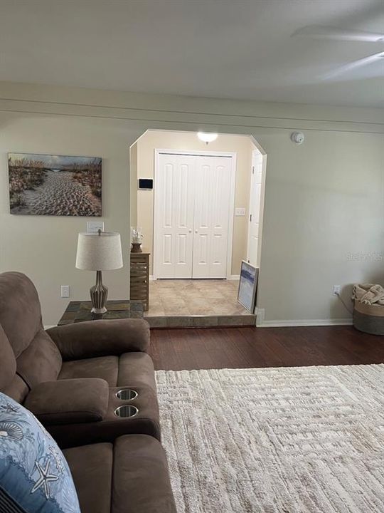 Activo con contrato: $325,000 (3 camas, 2 baños, 1730 Pies cuadrados)
