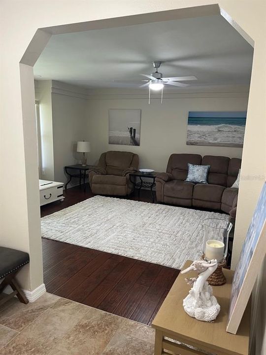 Activo con contrato: $325,000 (3 camas, 2 baños, 1730 Pies cuadrados)