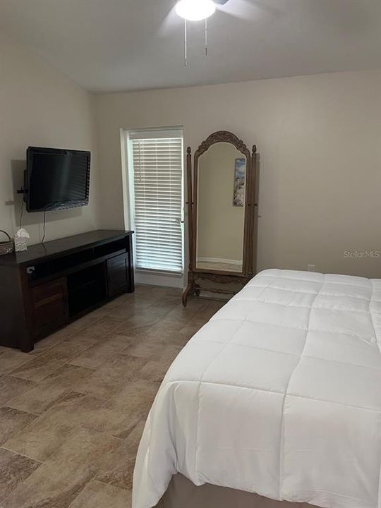 Activo con contrato: $325,000 (3 camas, 2 baños, 1730 Pies cuadrados)
