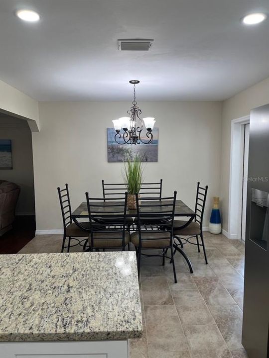 Activo con contrato: $325,000 (3 camas, 2 baños, 1730 Pies cuadrados)