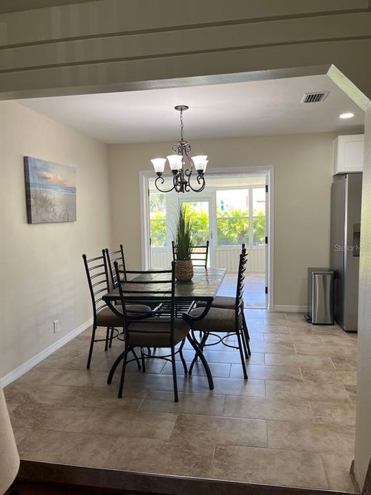 Activo con contrato: $325,000 (3 camas, 2 baños, 1730 Pies cuadrados)