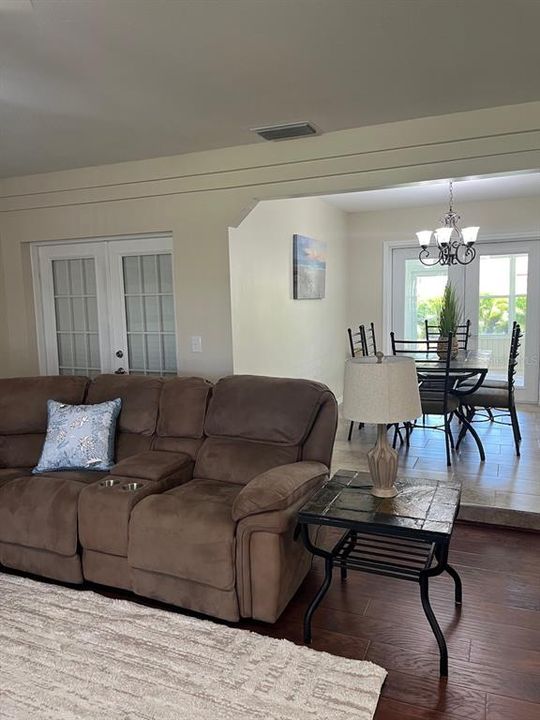 Activo con contrato: $325,000 (3 camas, 2 baños, 1730 Pies cuadrados)