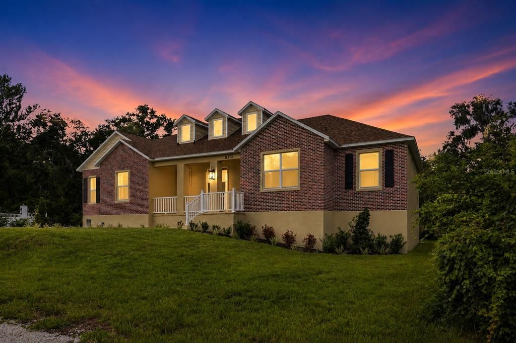 En Venta: $715,000 (4 camas, 3 baños, 2000 Pies cuadrados)