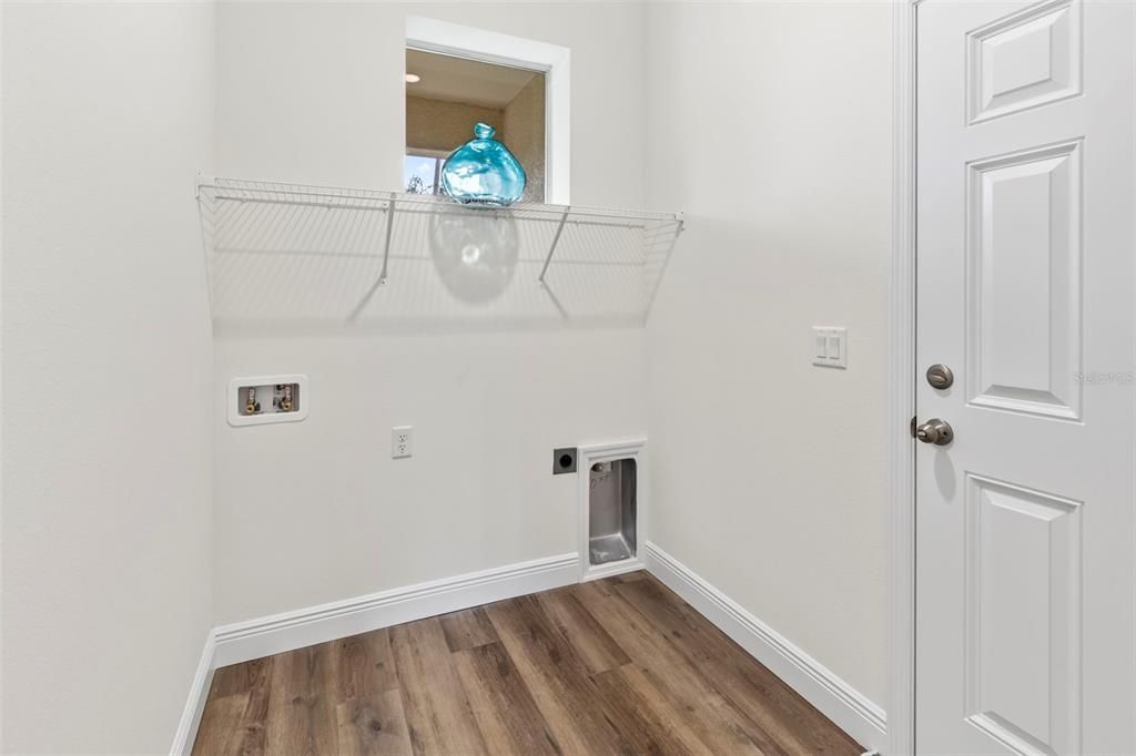 En Venta: $715,000 (4 camas, 3 baños, 2000 Pies cuadrados)