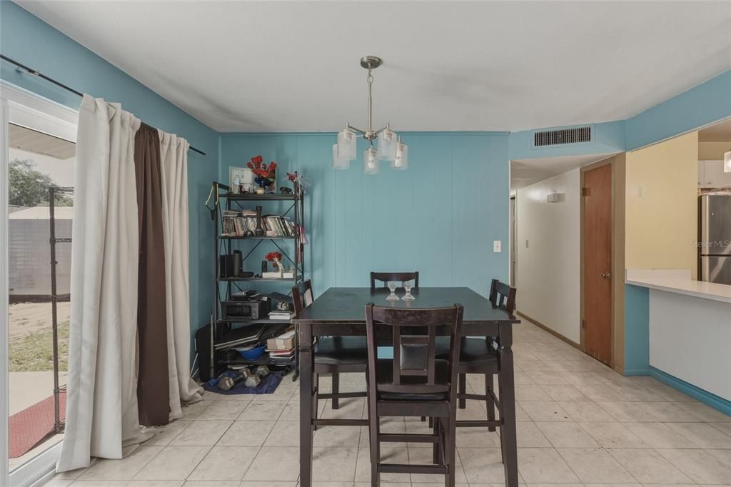 For Sale: $218,000 (3 beds, 2 baths, 1014 Square Feet)