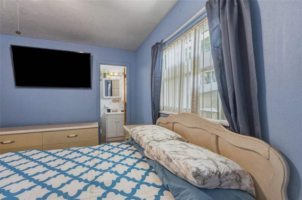 For Sale: $218,000 (3 beds, 2 baths, 1014 Square Feet)