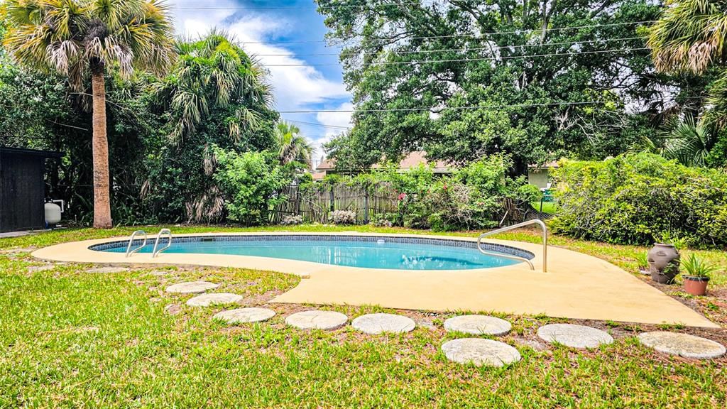 For Sale: $254,900 (3 beds, 2 baths, 912 Square Feet)