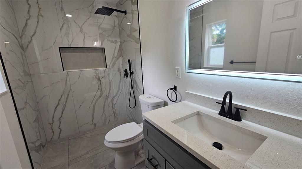 For Sale: $254,900 (3 beds, 2 baths, 912 Square Feet)