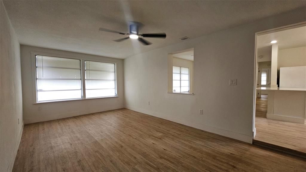 For Sale: $254,900 (3 beds, 2 baths, 912 Square Feet)