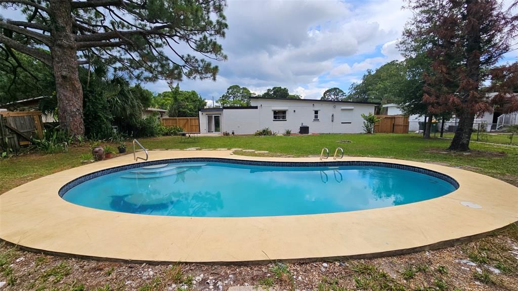 For Sale: $254,900 (3 beds, 2 baths, 912 Square Feet)