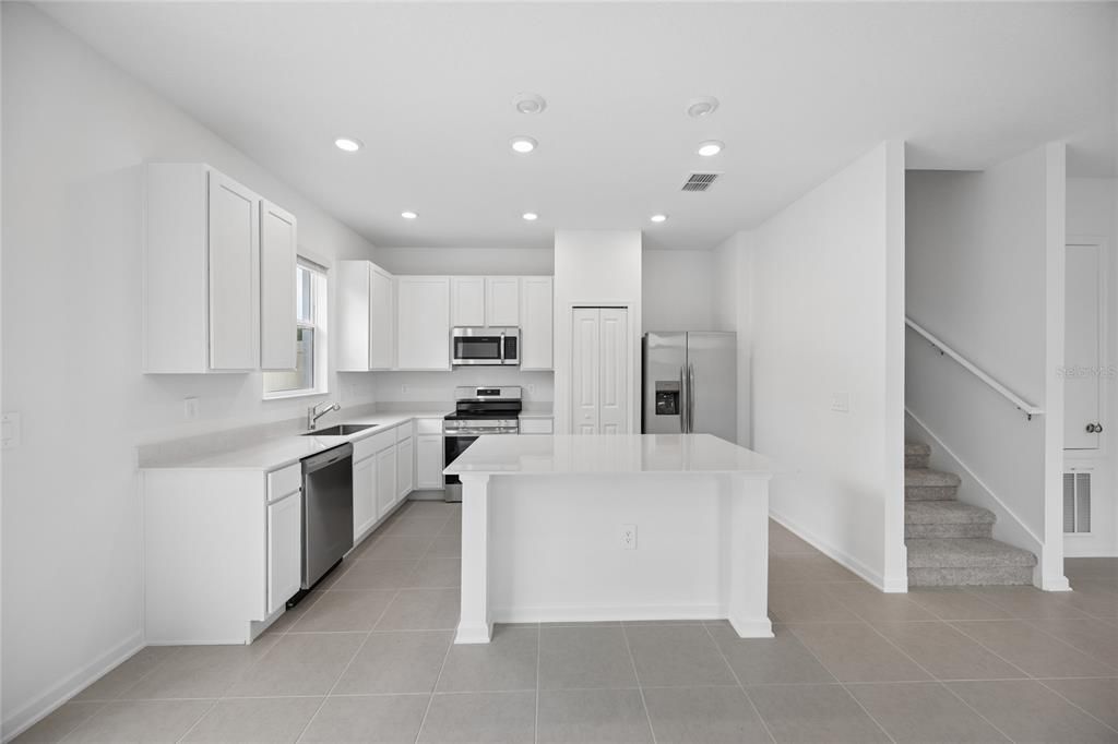 For Rent: $2,000 (3 beds, 2 baths, 1873 Square Feet)