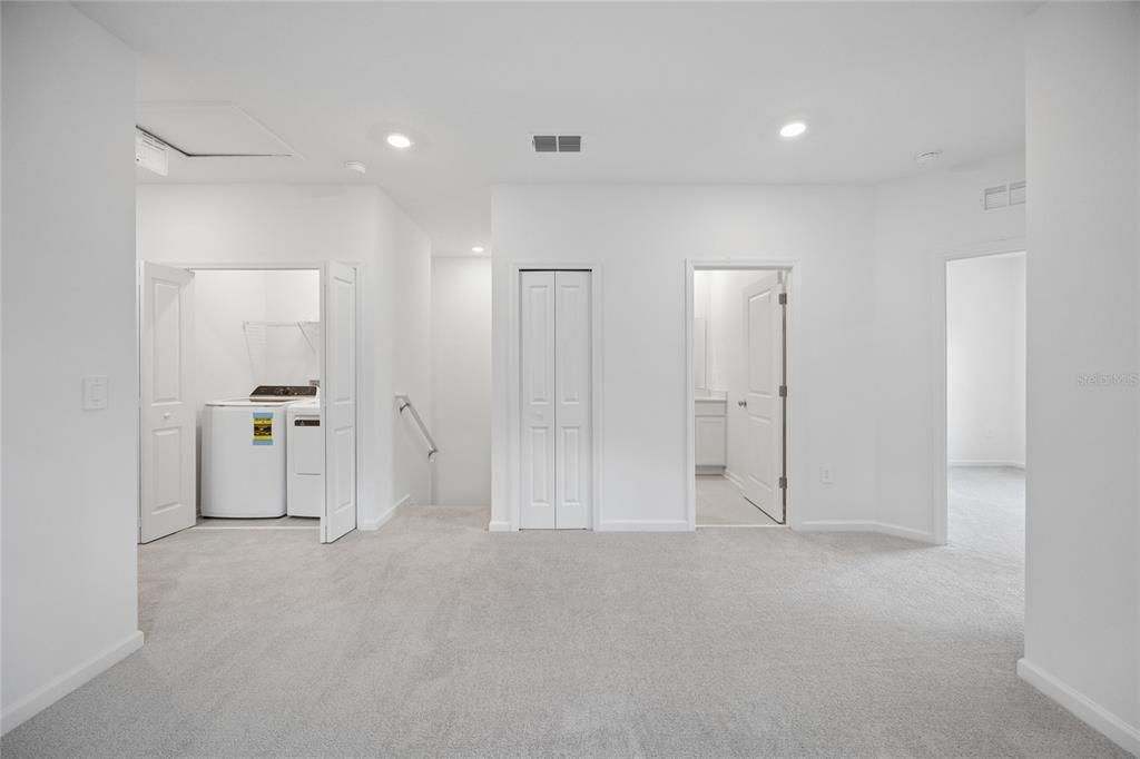 For Rent: $2,000 (3 beds, 2 baths, 1873 Square Feet)