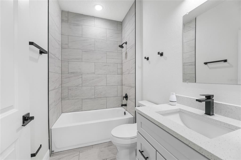 En Venta: $285,000 (4 camas, 2 baños, 1661 Pies cuadrados)
