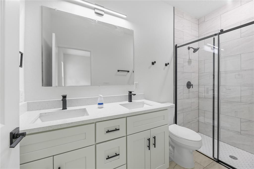 En Venta: $285,000 (4 camas, 2 baños, 1661 Pies cuadrados)