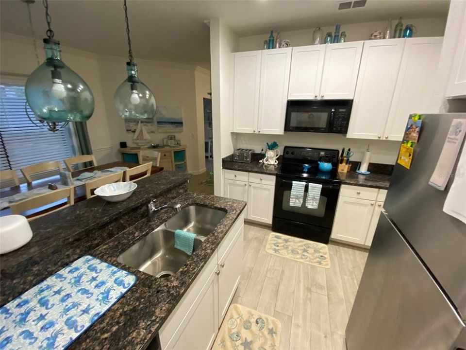 For Rent: $2,500 (3 beds, 2 baths, 1350 Square Feet)