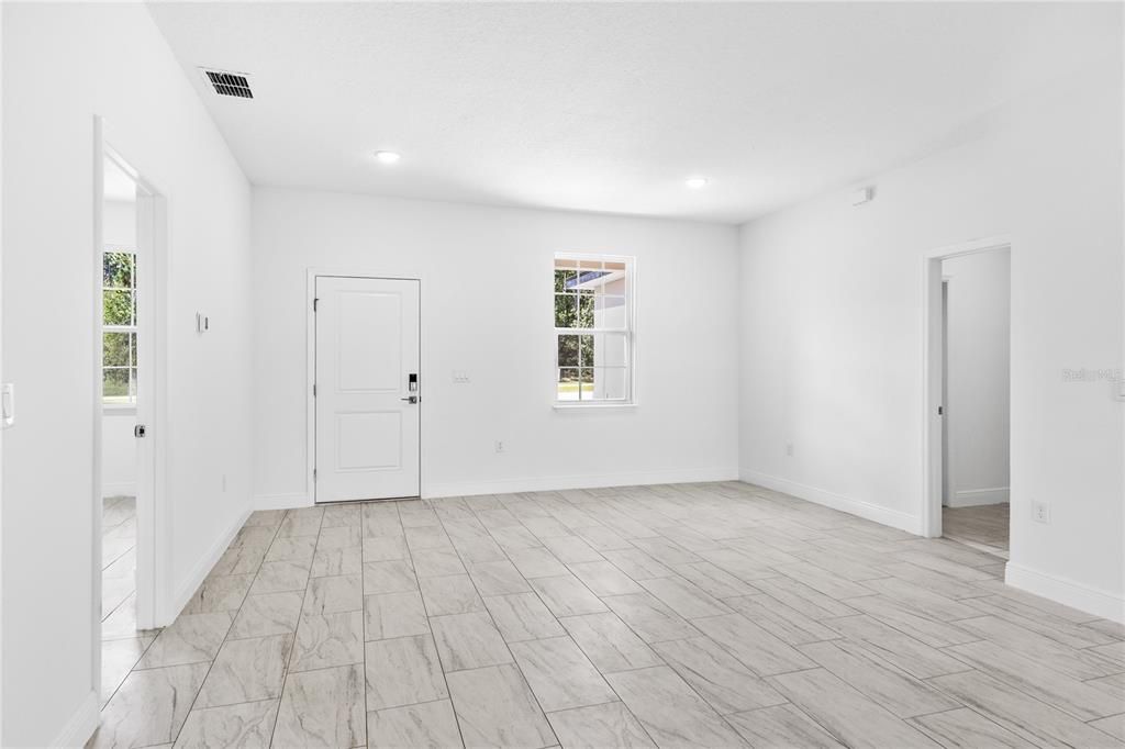 En Venta: $305,000 (4 camas, 3 baños, 1827 Pies cuadrados)