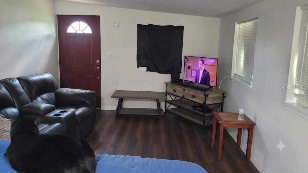 For Sale: $180,000 (2 beds, 1 baths, 816 Square Feet)