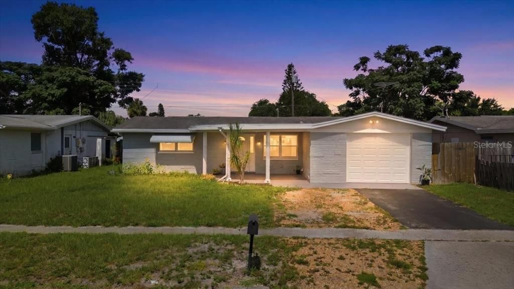 На продажу: $219,900 (2 спален, 1 ванн, 948 Квадратных фут)
