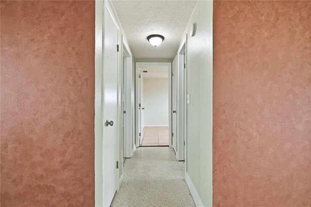На продажу: $219,900 (2 спален, 1 ванн, 948 Квадратных фут)