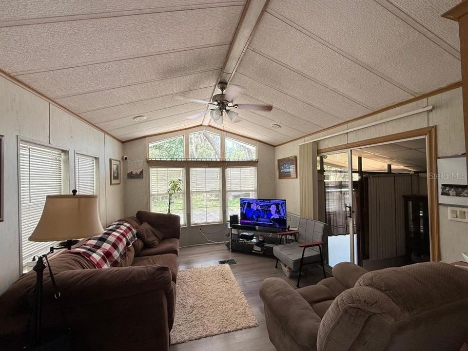 En Venta: $89,900 (2 camas, 2 baños, 739 Pies cuadrados)