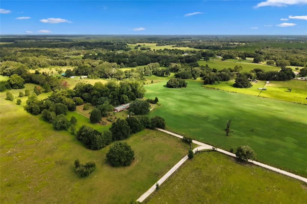 En Venta: $1,600,000 (4 camas, 2 baños, 2700 Pies cuadrados)