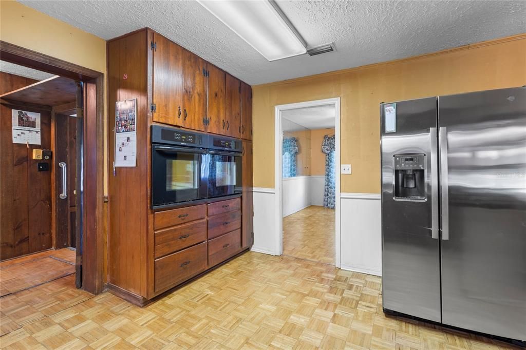 En Venta: $1,600,000 (4 camas, 2 baños, 2700 Pies cuadrados)