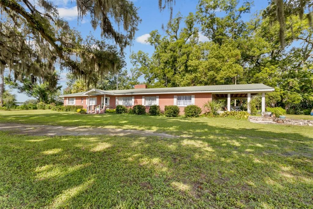 En Venta: $1,600,000 (4 camas, 2 baños, 2700 Pies cuadrados)