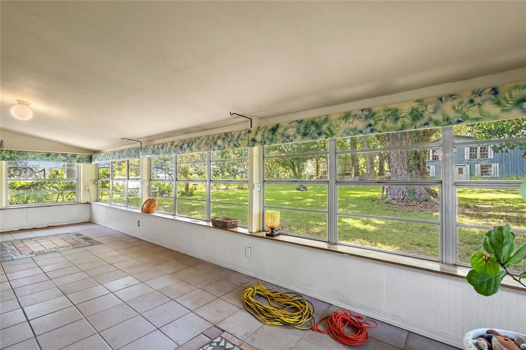 En Venta: $1,600,000 (4 camas, 2 baños, 2700 Pies cuadrados)