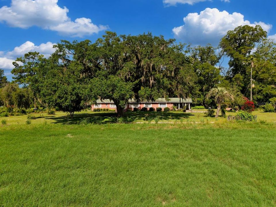 En Venta: $1,600,000 (4 camas, 2 baños, 2700 Pies cuadrados)