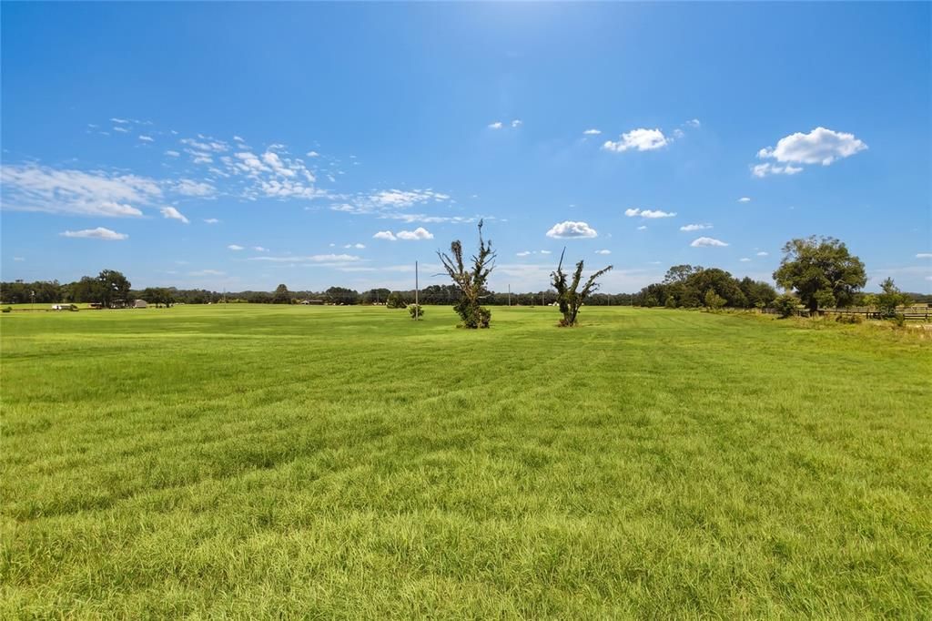 En Venta: $1,600,000 (4 camas, 2 baños, 2700 Pies cuadrados)