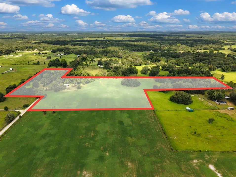 En Venta: $1,600,000 (4 camas, 2 baños, 2700 Pies cuadrados)