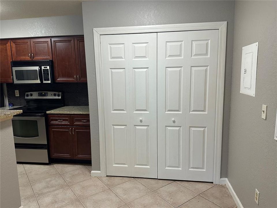 For Sale: $127,000 (1 beds, 1 baths, 588 Square Feet)