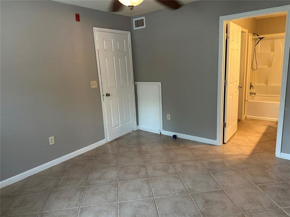 For Sale: $127,000 (1 beds, 1 baths, 588 Square Feet)